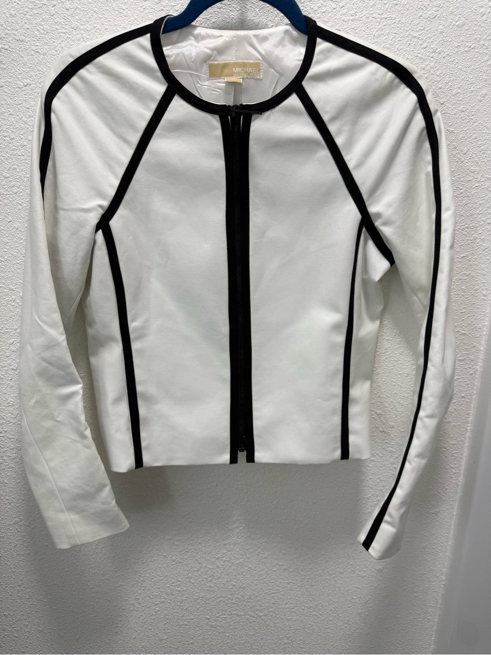 Michael Kors white jacket features prominent black piping trim and a full Sz(M) - Picture 2 of 8